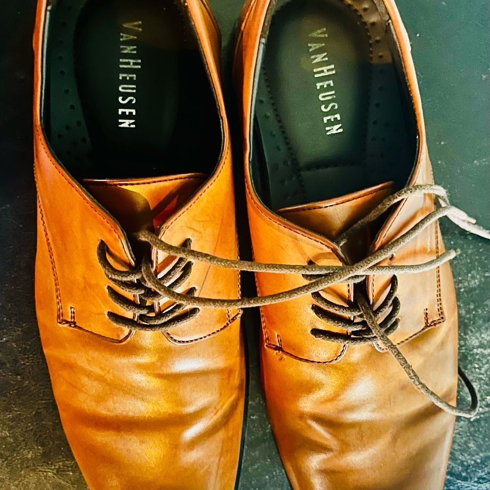 Van Heusen Men's Tan Leather Oxfords